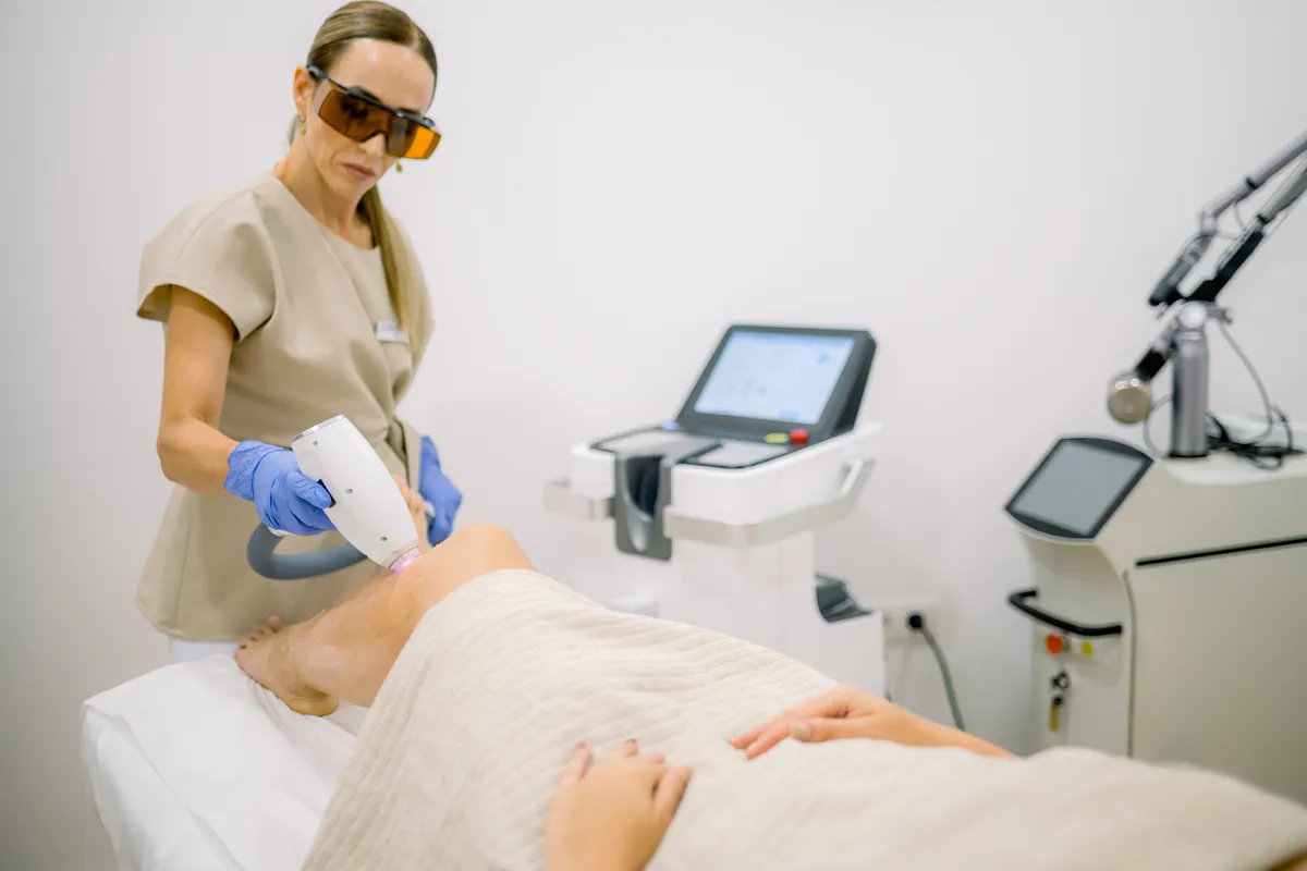 beautician-doing-ipl-epilation-for-female